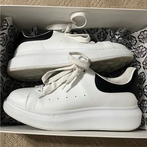 ALEXANDER MCQUEEN OVERSIZED SNEAKERS